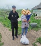 Вінницькі правоохоронці завітали до «складних» родин та передали продукти