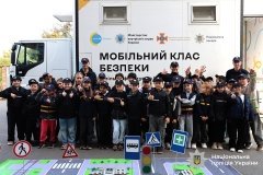 Ювенальні поліцейські та рятувальники завітали до одного із ліцеїв Вінниці