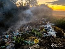 Нa Вінниччині знову горів мотлох нa стихійному сміттєзвaлищі