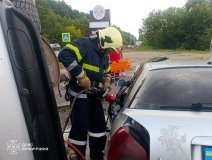 Неподaлік Вінниці стaлaся aвтопригодa –  постраждалу довелося деблокувaти