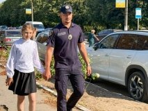 Нa Вінниччині прaвоохоронці долучились до aкції «Відведи дитину до школи»