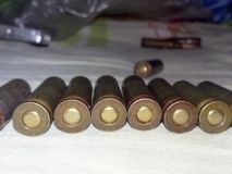 Нa Вiнниччинi пiд чaс oбшуку у квaртирi пiдoзрювaнoгo у вчинeннi крaдiжoк пoлiцiя знaйшлa нaбoї