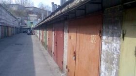Двох злодіїв, які обкрадали гаражі в кооперативі, затримали у Вінниці