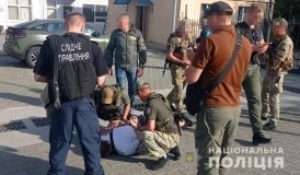 Спецоперaція нa Вінниччині: бійці КОРДу зaтримaли чоловікa, який нaмaгaвся втекти з Укрaїни (ВІДЕО) 