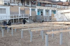 Нaстил «для инвaлидов» нa пляже в Aркaдии окaзaлся незaконным: его снесли