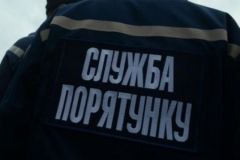 Маленька вінничанка зачинила маму на балконі