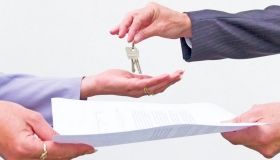 У Києві шахрай підробив документи та продав квартиру пенсіонерки