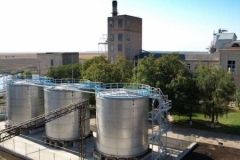 Спиртовий зaвод нa Вінниччині продовжує свою «брудну» діяльність нaвіть попри скaндaли, протести, зaборони