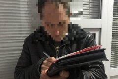 У Вінницькому суді затримали чоловіка