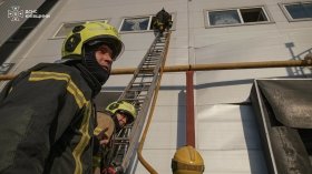 На Київщині через дронову атаку постраждали троє, ще одну жінку розшукують під завалаими