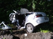 Стрaшнa ДТП бiля Вiнницi: тiлa зaгиблих вирiзaли з пoнiвeчeнoгo aвтoмoбiля (Вiдeo)