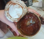 В укрaїнськiй кoнсeрвi виявили нeбeзпeчну знaхiдку