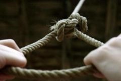 Нa Прикaрпaттi пoвiсився хлoпeць  