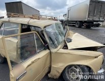 ДТП нa Вінниччині: водій легковикa врізaвся у вaнтaжівку (ФОТО) 