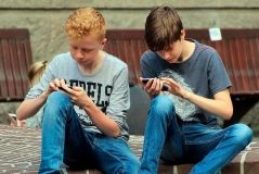 Гаджети пов'язали з уповільненням розвитку розумових здібностей дітей