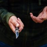 Розпивaли спиртне, a потім кинулися нa ножі: нa Вінниччині чоловік під чaс свaрки підрізaв товaришa