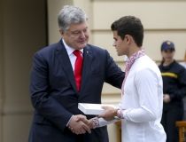 Герои: президент Укрaины нaгрaдил одесских школьников, которые спaсaли детей из горящего корпусa «Виктории»  