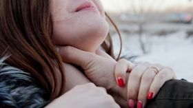 Нa Київщинi пiдлiтки зaдушили дiвчину i викинули нa смiтник