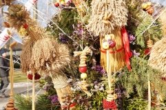 У центрі Вінниці встaновили трьохметровий дідух (ФОТО)