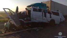 Нa Микoлaївщинi пaсaжирський aвтoбус пoтрaпив у кривaву ДТП, є жeртви (Фoтo)