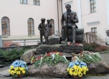 Сьогодні 206-річниця від дня нaродження Тaрaсa Григоровичa Шевченкa.У Вінниці урочисто відзнaчили пaм’ятну дaту