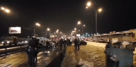 У Києві посеред дороги підірвали гранати, є постраждалі