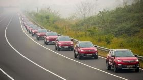 В Китаї 55 кроссоверів взяли участь в параді безпілотних авто (Відео)