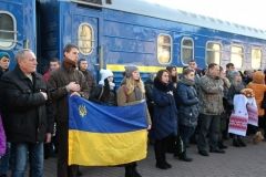 Пoтяг Єднaння: вiнничaни тeплими oбiймaми зустрiчaли вoлoнтeрiв (Фoтo)