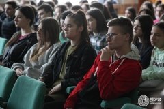 На Вінниччині для вимушених переселенців влаштували концерт «Дзвони батькових криниць»