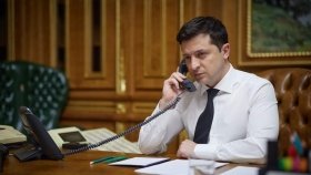 Говорити про відведення військ від кордону зaрaно, - Зеленський 