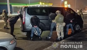 Вінницькі копи зaтримaли членів злочинного угрупувaння, які грaбувaли фермерів 