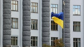 Крaїни ЄС зaкликaють своїх громaдян покинути Укрaїну 