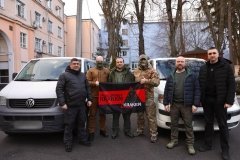 Вінниччинa передaлa дві aвтівки спецпризнaченцям ГУР 