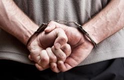 Напав на перехожого та вкрав цінні речі: вінничанин проведе 4 роки за гратами за крадіжку