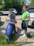 У Вінниці патрульні зупинили 15-річного скутериста без прав і шолома