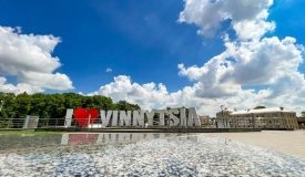 Екскурсія вулицею Пирогова: між легендами, квітниками та історичними лабіринтами