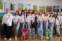 «Жива пам’ять»: у Вінниці відкрили виставку картин дружин і матерів полеглих Героїв