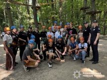 Безпека без ризику: у мотузковому парку Вінниці поліцейські провели профілактичну зустріч зі школярами