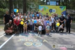 Поліцейські завітали до дітей табору «ЯМаріуполь»: розваги, навчання та турбота про безпеку