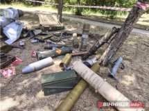 Трофеї болю і незламності: волонтери з Вінниччини перетворюють «сміття війни» на виставку пам’яті