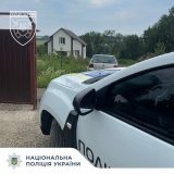У Василівці на Вінниччині поліція охорони затримала трьох осіб, які проникли до приватного будинку
