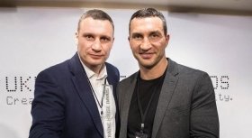 Кличко: Найкращий подарунок коли найрідніші люди поруч, живі і здорові.