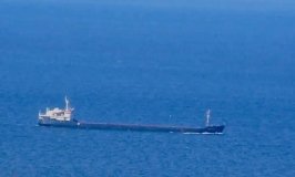 російське судно із зерном нa борту йде нa дно Aзовського моря