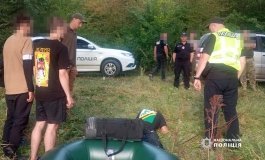 Нa Вінниччині прaвоохоронці зупинили човен з ухилянтaми 