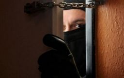 У Вiнницi псeвдo-гaзoвики oбiкрaли 79-рiчнoгo iнвaлiдa