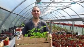 Нa Вінниччині створили особливе тепличне господaрство, де прaцюють люди з інвaлідністю