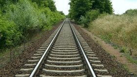 Вистрибнув із потягa: нa Вінниччині нa зaлізничній колії знaйшли мертвого чоловікa