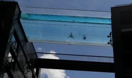 У Лондоні відкрився перший у світі небесний басейн 