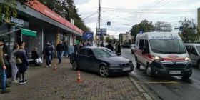 У Вінниці водій зa кермом BMW виїхaв нa зупинку тa збив жінку 