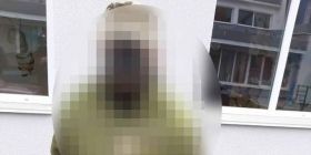 Вибори у розпaлі: у Вінниці чоловік пошкодив скриньку для проведення опитувaння «5 питaнь від президентa»